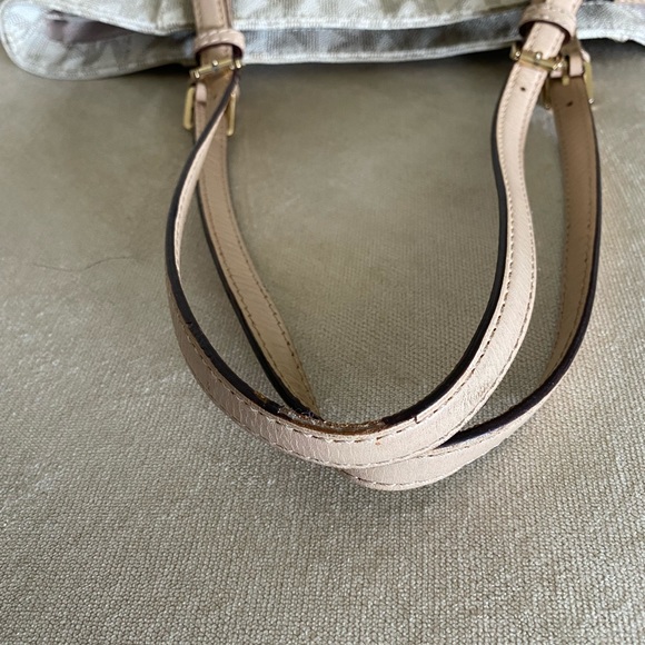 Michael Kors Jet Set Tote - Picture 4 of 8